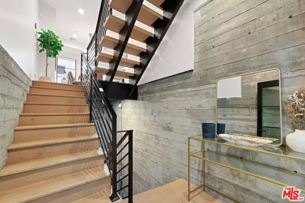 West Hollywood, CA 90046,1035 N Vista Street