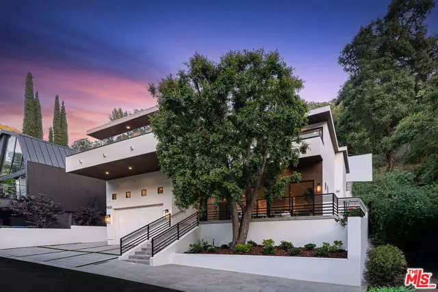 Beverly Hills, CA 90210,9836 Yoakum Drive