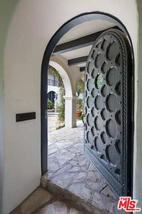 Beverly Hills, CA 90210,703 Walden Drive