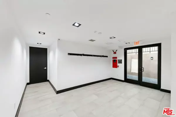 North Hollywood (los Angeles), CA 91606,10842 Victory Boulevard #301