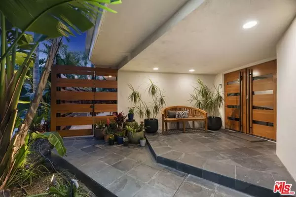 Los Angeles, CA 90046,8405 Edwin Drive