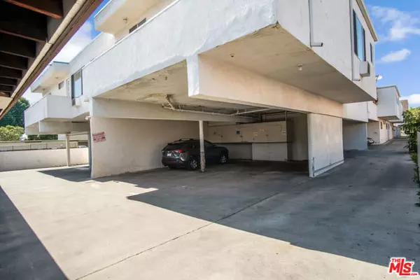 Northridge (los Angeles), CA 91324,18540 Prairie Street