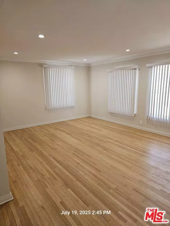 Los Angeles, CA 90019,5470 Edgewood Place