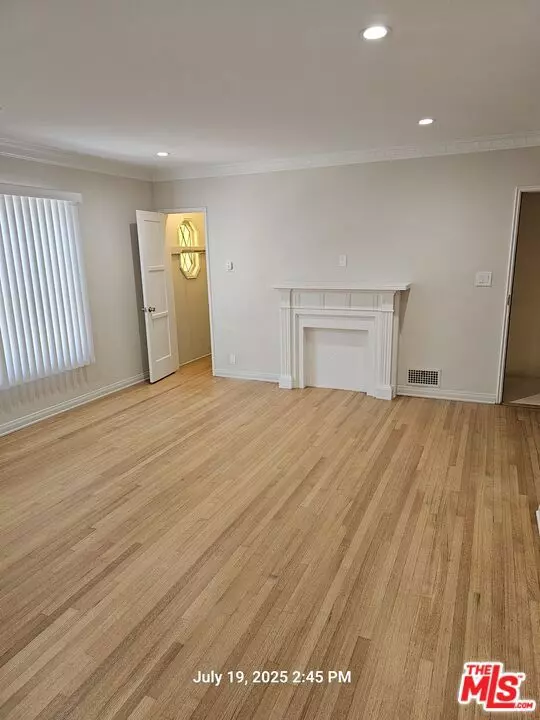 Los Angeles, CA 90019,5470 Edgewood Place