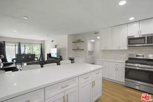 Winnetka (los Angeles), CA 91306,20243 Valerio Street