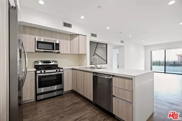 Los Angeles, CA 90048,409 Hayworth #201