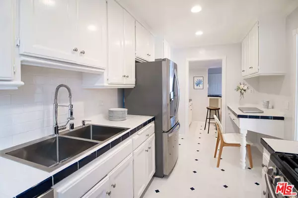 Los Angeles, CA 90035,930 S Bedford Street #4