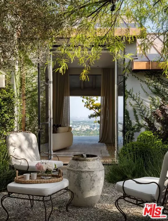 Beverly Hills, CA 90210,9360 Readcrest Drive