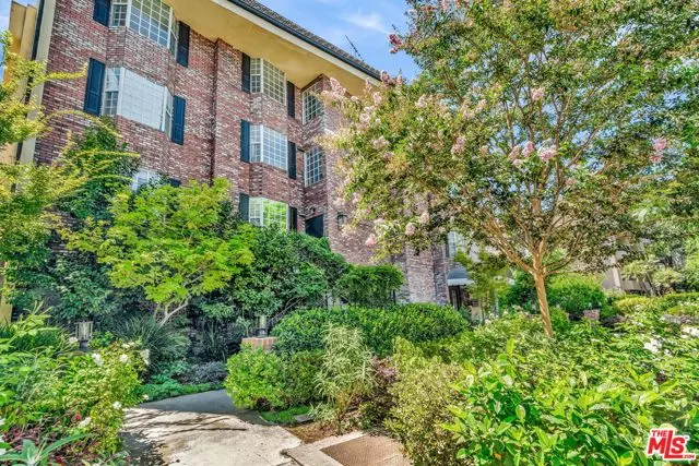 Sherman Oaks, CA 91423,14106 Dickens Street #102