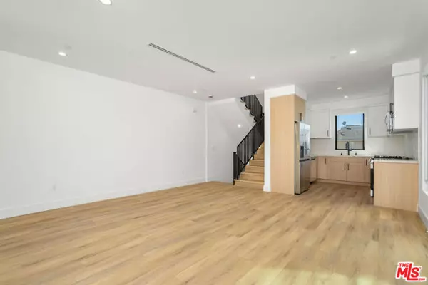 Los Angeles, CA 90048,111 N Orlando Avenue