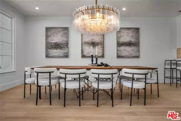 Los Angeles, CA 90049,2205 Canyonback Road