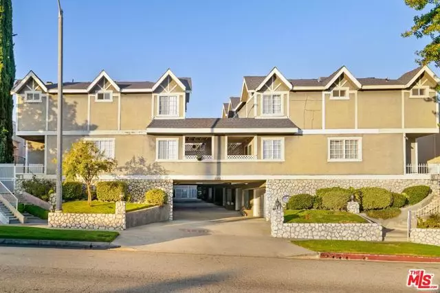 Montrose, CA 91020,2231 Montrose Avenue #2