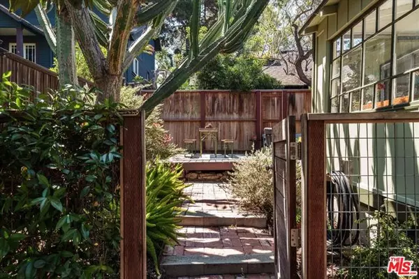 Los Angeles, CA 90026,1574 Altivo Way