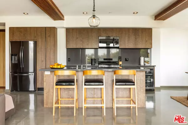 West Hollywood, CA 90048,547 N Sweetzer Avenue #102