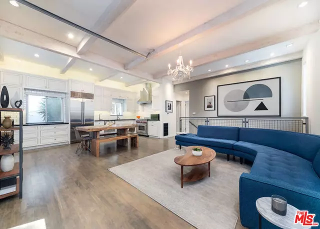 Los Angeles, CA 90046,8328 Kirkwood Drive