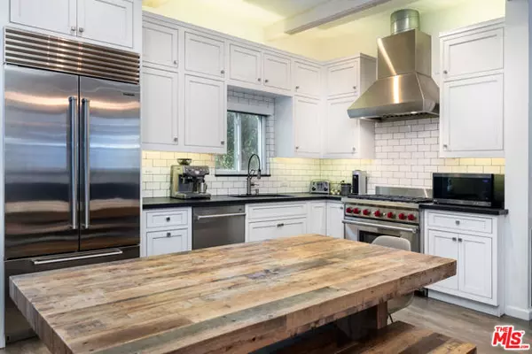 Los Angeles, CA 90046,8328 Kirkwood Drive