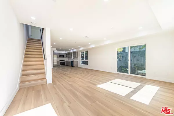 Los Angeles, CA 90038,5436 Romaine Street