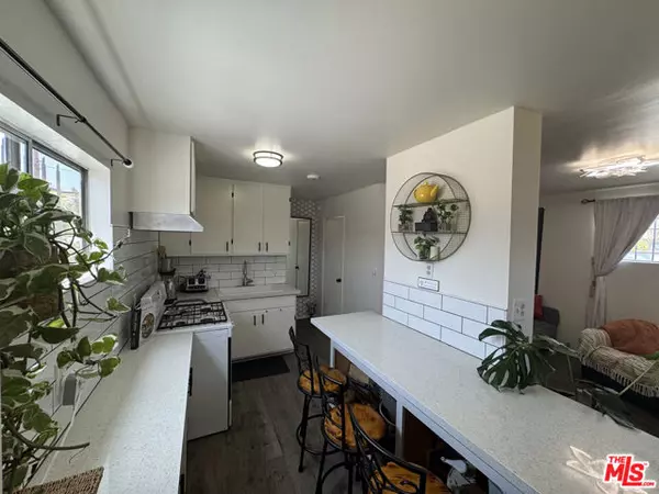 Los Angeles, CA 90066,11617 Washington Place