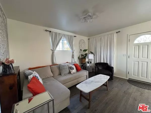 Los Angeles, CA 90066,11617 Washington Place