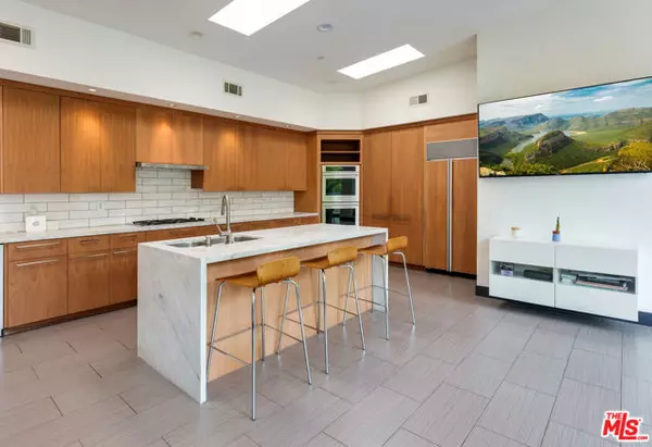 Los Angeles, CA 90068,2929 Passmore Drive