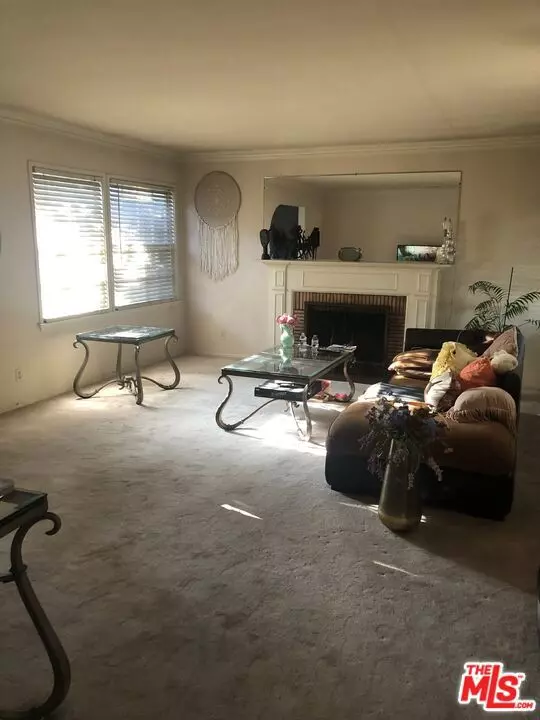 Los Angeles, CA 90016,3692 Buckingham Road