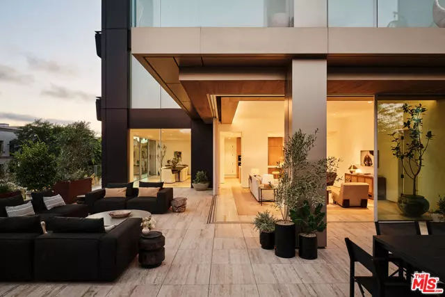 Los Angeles, CA 90048,8899 Beverly Boulevard #4D