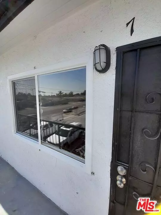 Los Angeles, CA 90061,10705 S Figueroa Street #7