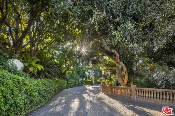 Los Angeles, CA 90077,1005 Bel Air Court