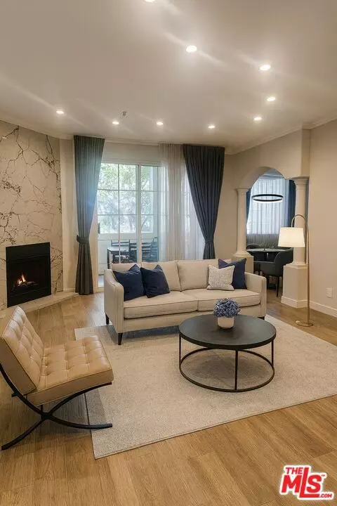 Los Angeles, CA 90046,7218 Hillside Avenue #307