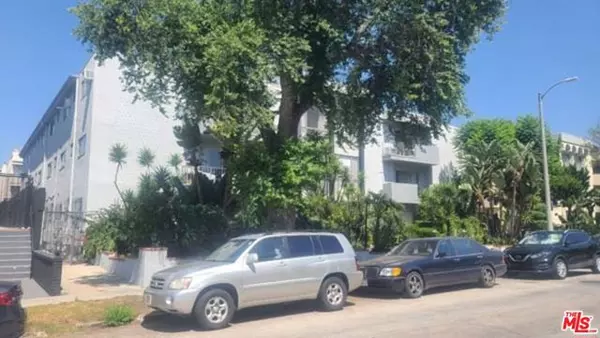 725 N Sweetzer Avenue, Los Angeles, CA 90069