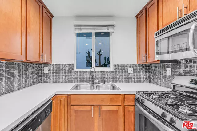 1837 N La Brea Avenue #2, Los Angeles, CA 90046