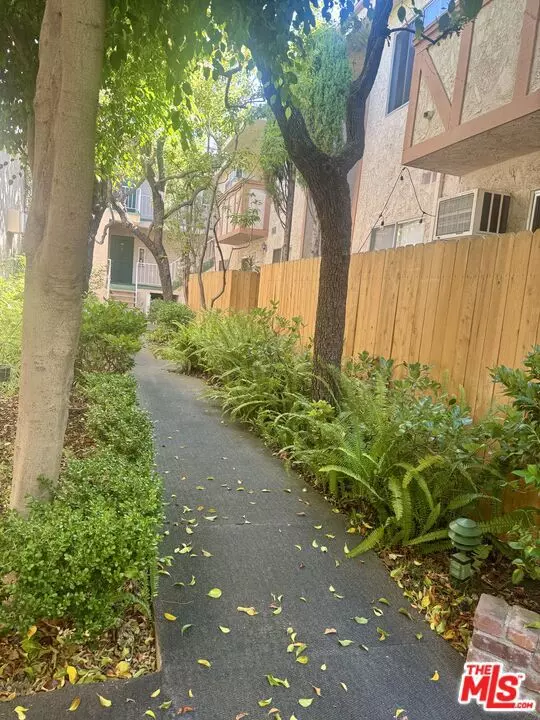 Los Angeles, CA 90025,12030 Rochester Avenue #207