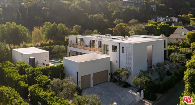 1307 N Doheny Drive, Los Angeles, CA 90069