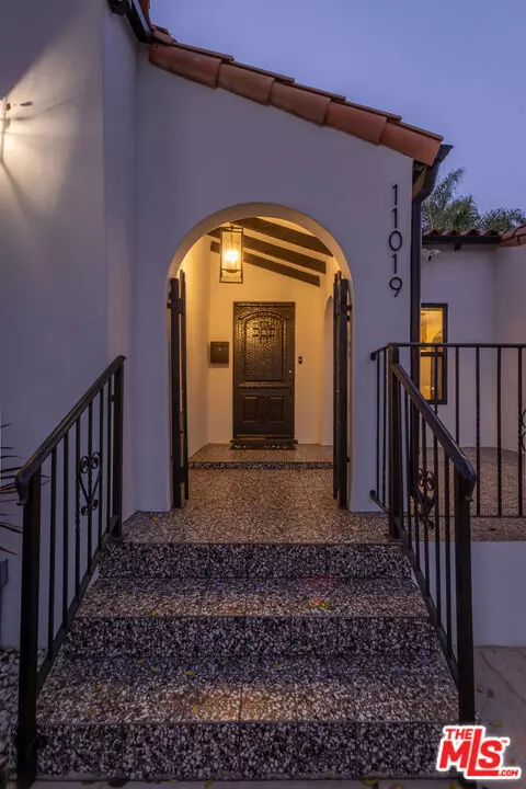 North Hollywood (los Angeles), CA 91602,11019 Hortense Street