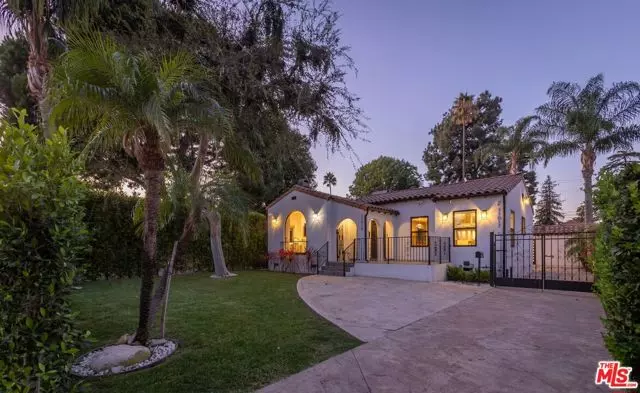 North Hollywood (los Angeles), CA 91602,11019 Hortense Street