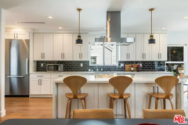 North Hollywood (los Angeles), CA 91602,11019 Hortense Street