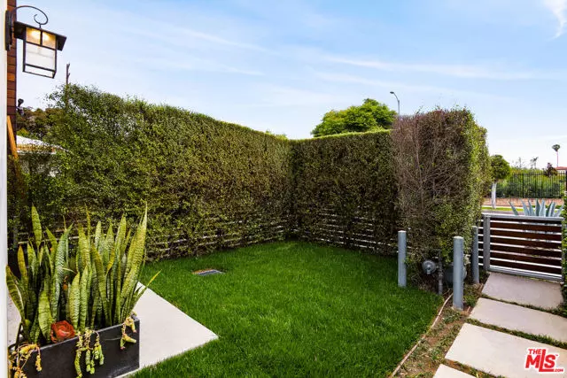 Los Angeles, CA 90025,2013 FEDERAL Avenue