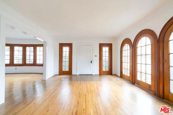 Los Angeles, CA 90004,253 N Irving Boulevard