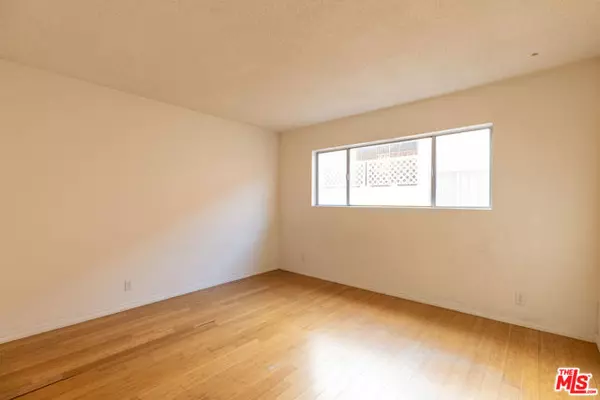 Santa Monica, CA 90403,1033 6TH Street #304