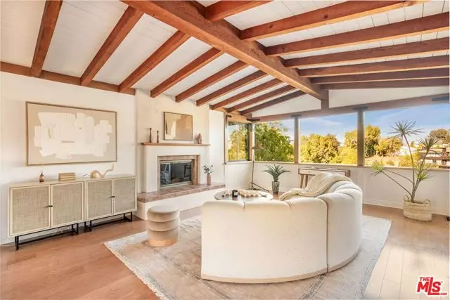 Woodland Hills (los Angeles), CA 91364,5108 Escobedo Drive