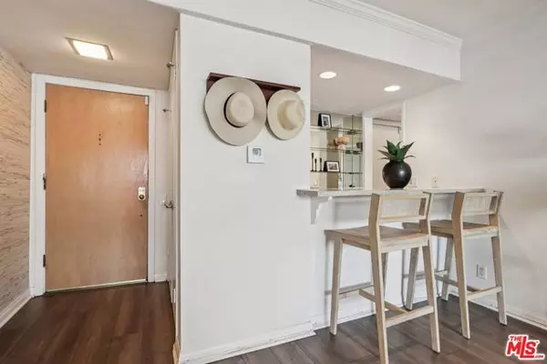 Sherman Oaks, CA 91423,4915 Tyrone Avenue #102