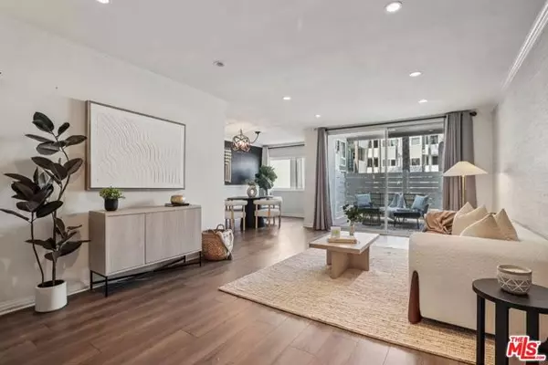 Sherman Oaks, CA 91423,4915 Tyrone Avenue #102