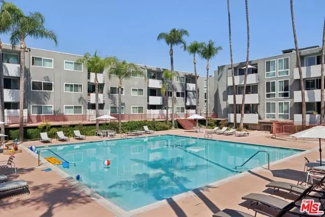 Sherman Oaks, CA 91423,4915 Tyrone Avenue #102