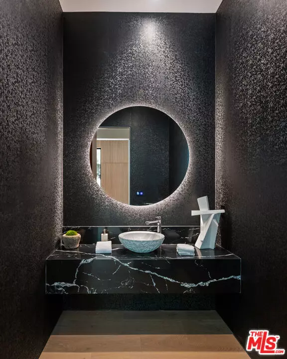 Los Angeles, CA 90049,11929 Brentwood Grove Drive