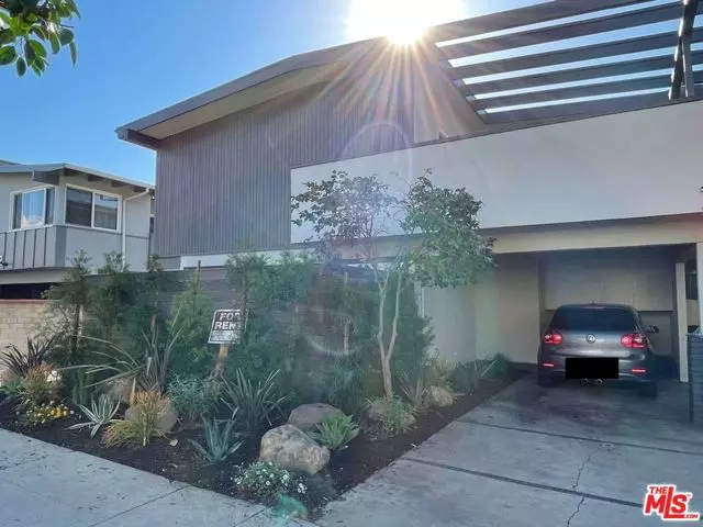 11748 Dorothy Street, Los Angeles, CA 90049