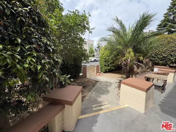 Los Angeles, CA 90016,2006 S Harcourt Avenue