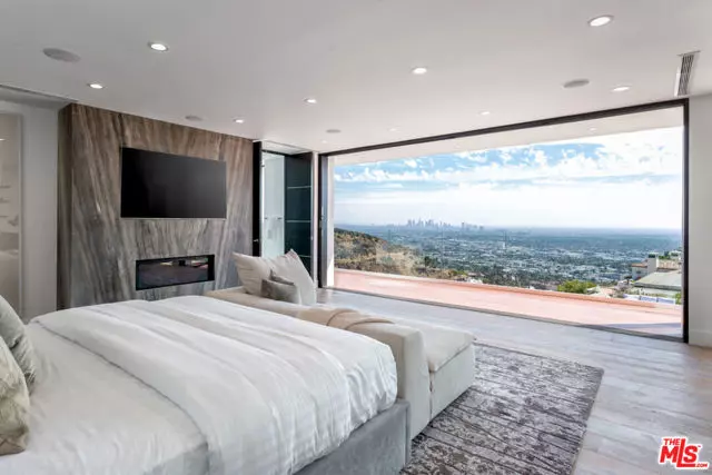 2110 HERCULES Drive, Los Angeles, CA 90046