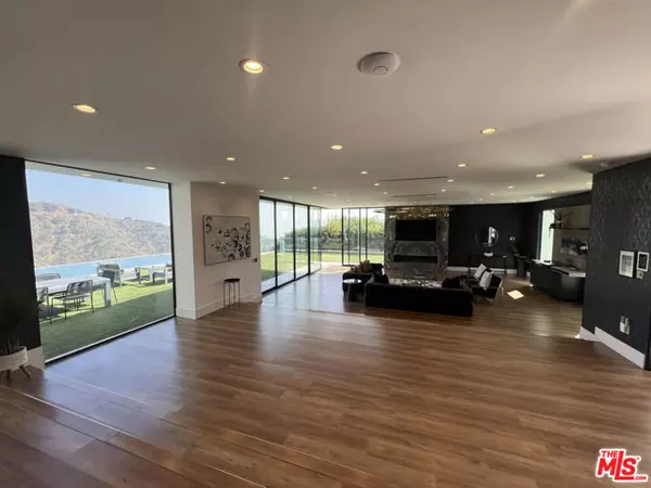 Los Angeles, CA 90046,2110 HERCULES Drive