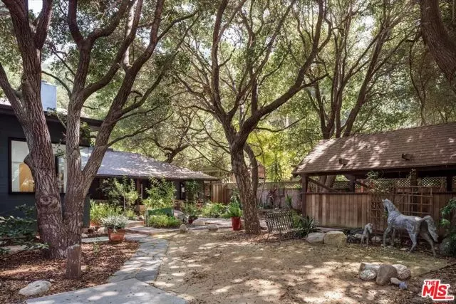 2056 Oakstone, Los Angeles, CA 90046