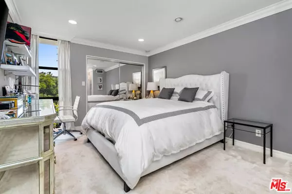 Los Angeles, CA 90049,11750 W Sunset Boulevard #402